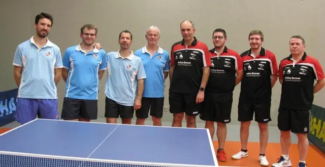 photo  l’équipe de trangé (en clair), et parigné-l’évêque (en foncé).  &copy;  ouest-france 