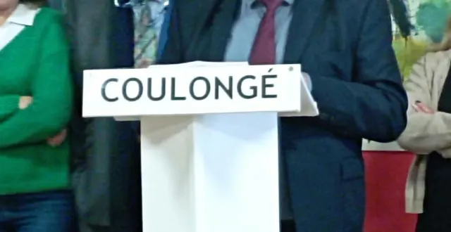 photo  yves le bouffant, le maire, lors de ses vœux.  &copy;  ouest-france 