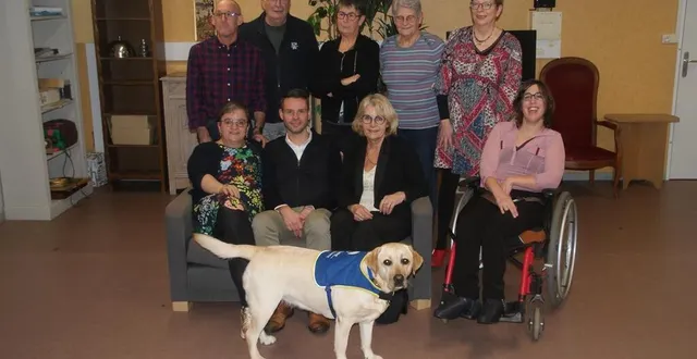 photo  le chien « tokio » et les acteurs de la courte échelle.  &copy;  ouest-france 