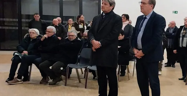 photo  au premier plan, eric zabouraeff secrétaire général de la préfecture de la sarthe, et samuel chevallier conseiller départemental.  &copy;  le maine libre 