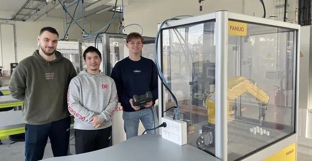 photo  lorry leriche, félicien leseurre et léo poret vont porter les couleurs de la normandie lors des olympiades des métiers de la robotique, catégorie bac +3, ces 5 et 6 février à paris.  &copy;  ouest-france 