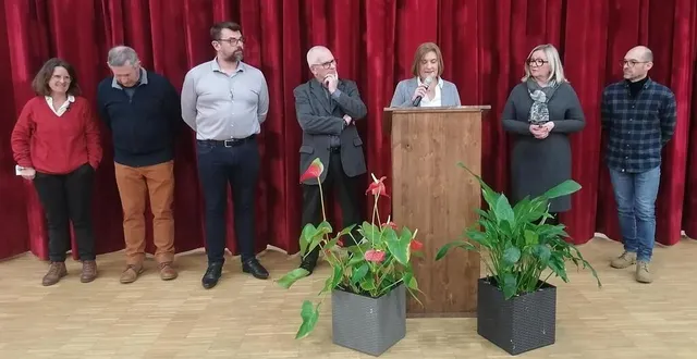 photo  la maire mathilde plu et quelques élus lors de la cérémonie des vœux.  &copy;  le maine libre 