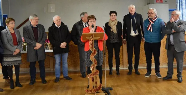 photo  sergine prieur a présenté ses vœux, entourée de nombreux élus.  &copy;  le maine libre 