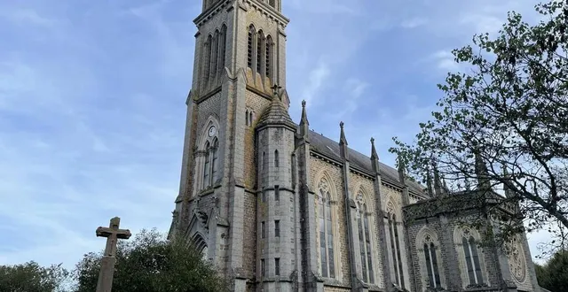 photo  la basilique notre-dame-de-la-recouvrance aux tourailles (commune déléguée d’athis-val-de-rouvre).  &copy;  ouest-france 