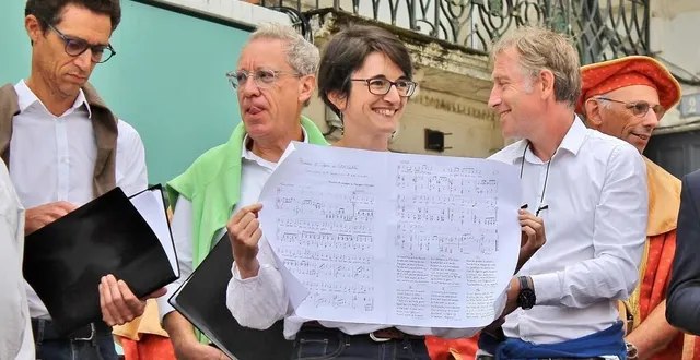 photo  gwenaëlle lucas lors de la fête du petit sablé, en octobre 2022, lors de laquelle la cantonade avait interprété l’hymne du petit sablé.  &copy;  archives ouest-france 