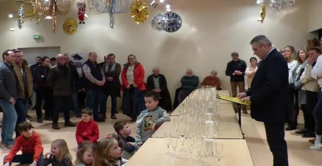 photo  une centaine d’habitants ont assisté à la cérémonie des vœux  &copy;  ml 