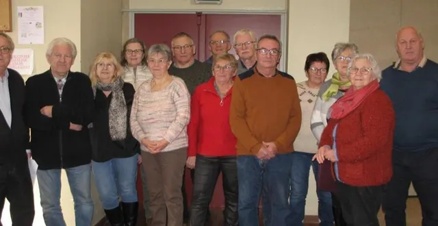 photo  roland provost, président, et les nouveaux adhérents.  &copy;  le laine libre 