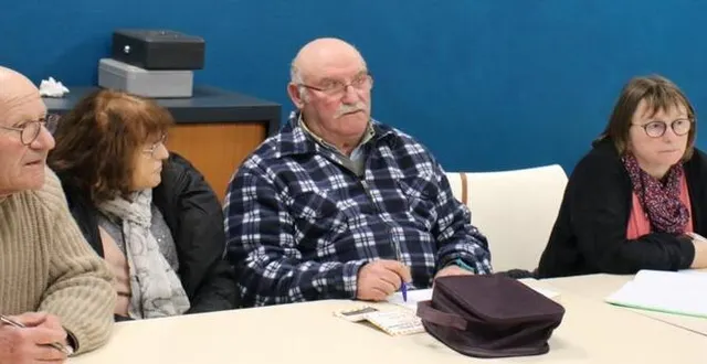 photo  jean-luc marchand, président (3e à gauche), accompagné de membres du bureau.  &copy;  ouest-france 