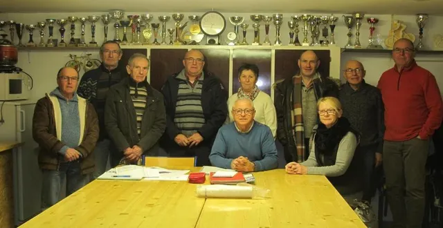 photo  le staff du cyclo-club avec, ici au centre, le président, thierry grasset.  &copy;  ouest-france 