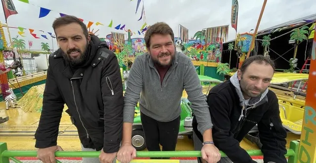photo  steven brossier, à gauche, avec deux autres membres du comité de pilotage de la fête foraine d’alençon.  &copy;  ouest-france 