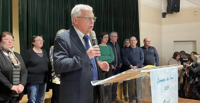 photo  jannick niel a détaillé les projets de la commune devant une salle comble.  &copy;  le maine libre 