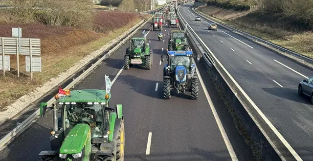 photo  le convoi a quitté mortagne-au-perche peu après 14 h pour se rendre à alençon en empruntant la n12.  &copy;  ouest-france 