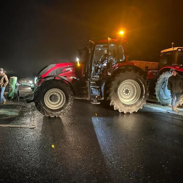 photo les jeunes agriculteurs de l’orne poursuivent le blocage jusqu’à midi.  ©  jeunes agriculteurs de l’orne