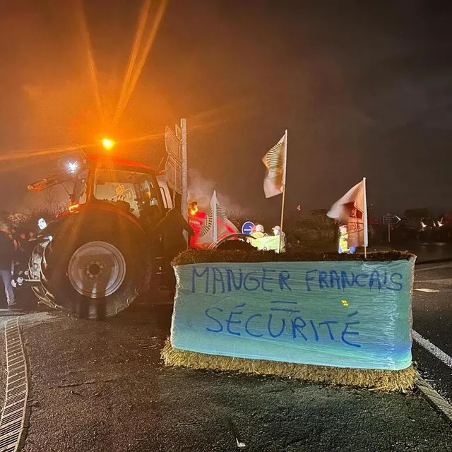 photo les jeunes agriculteurs de l’orne poursuivent le blocage jusqu’à midi.  ©  jeunes agriculteurs de l’orne