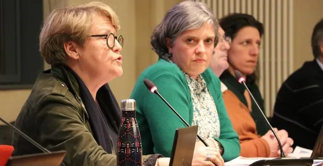 photo  geneviève coquereau, maire de segré-en-anjou bleu, et carine chauveau, adjointe aux finances, ont souligné que l’écart entre les recettes et les dépenses diminuait considérablement.  &copy;  ouest-france 