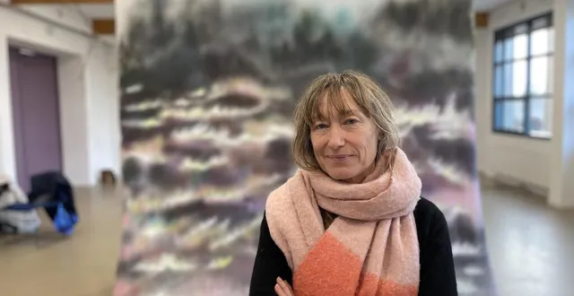 photo  laurence broydé, 54 ans, qui vit et travaille à nantes, expose ses œuvres à la médiathèque de briouze (orne) jusqu’au 28 février 2024.  &copy;  ouest-france 