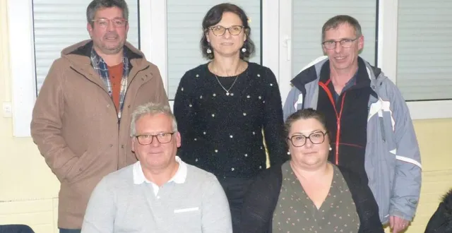 photo  debout : jorge matos, sophie touchet et jean-luc goisbault. assis : christophe touchet et sandrine mauboussin.  &copy;  le maine libre 