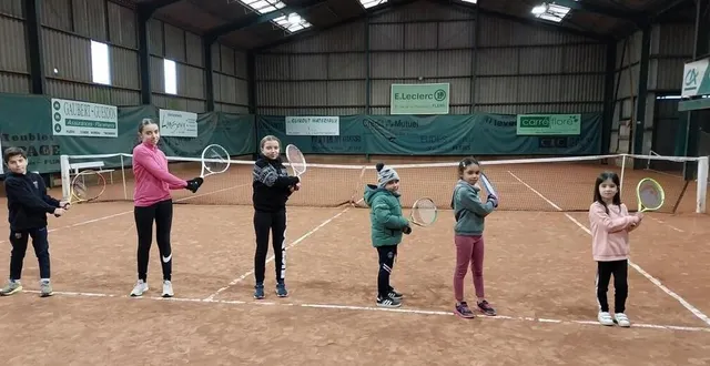 photo  des élèves du tennis-club de flers, dans l'orne.  &copy;  ouest-france 