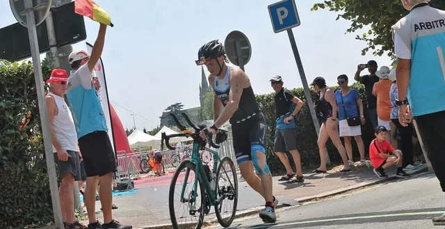 photo  un licencié du club sabolien en plein effort lors du triathlon de sablé-sur-sarthe, le 25 juin 2023.  &copy;  archives ouest-france 