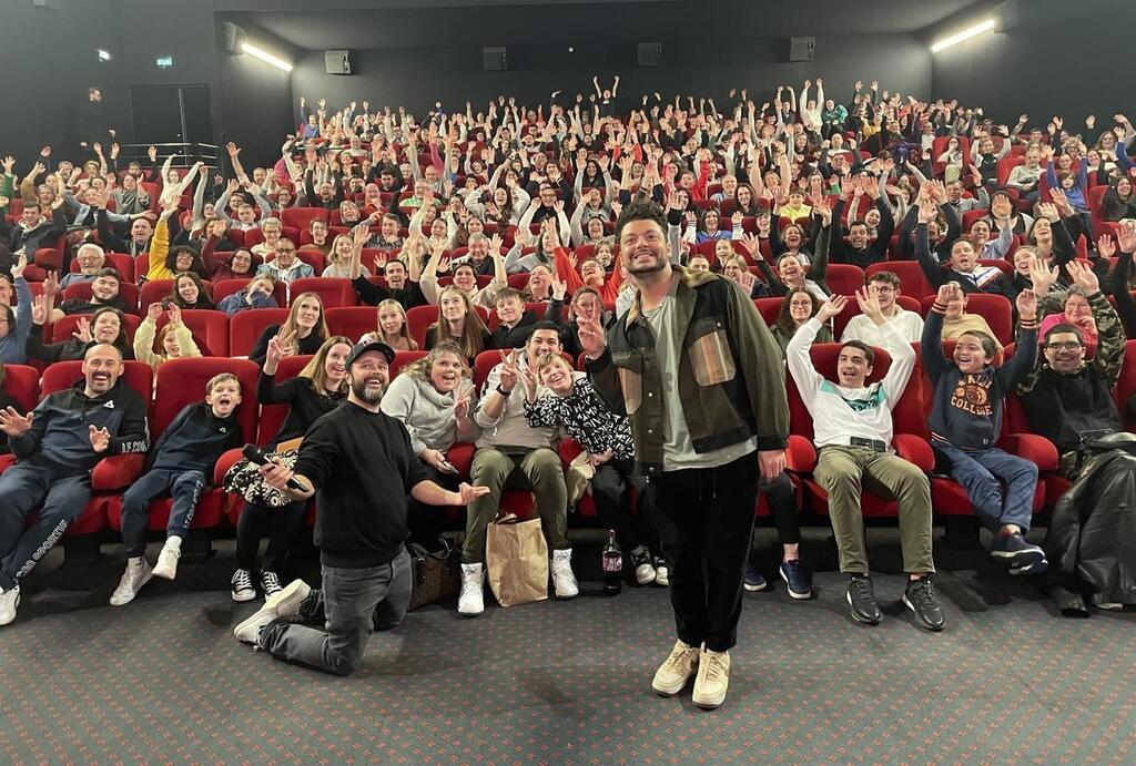 «Vous êtes des fous, merci pour l’accueil !» Kev Adams de retour à