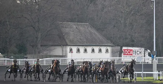 photo  nicolas bazire n’a pas réédité l’exploit de 2022. il termine 6e au sulky d’hooker berry.  &copy;  photo archives le maine libre – yvon loué 