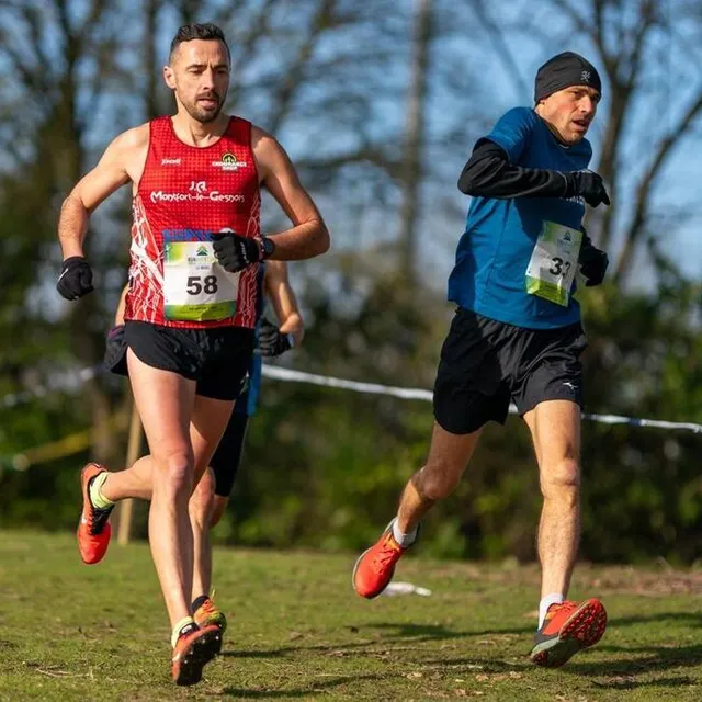 photo tony fernandes (ja montfort-le-gesnois) a attendu la 3e boucle pour fausser compagnie à guillaume chevreau (à droite) et emmanuel ligneul (caché derrière)  ©  arnaud despelchain