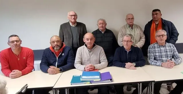 photo  les membres du bureau, assis, et les membres du conseil d’administration de l’union nationale des combattants.  &copy;  ouest-france 