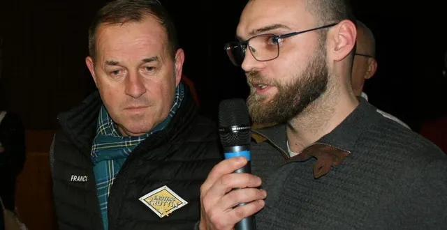 photo  mathieu remartin, ici en compagnie d’un commercial de la minoterie trottin qui l’accompagne dans son projet.   &copy;  le maine libre 