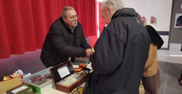 photo  près de 50 collectionneurs ont répondu présent pour le salon multicollections de saint-georges-des-groseillers.  &copy;  ouest-france 