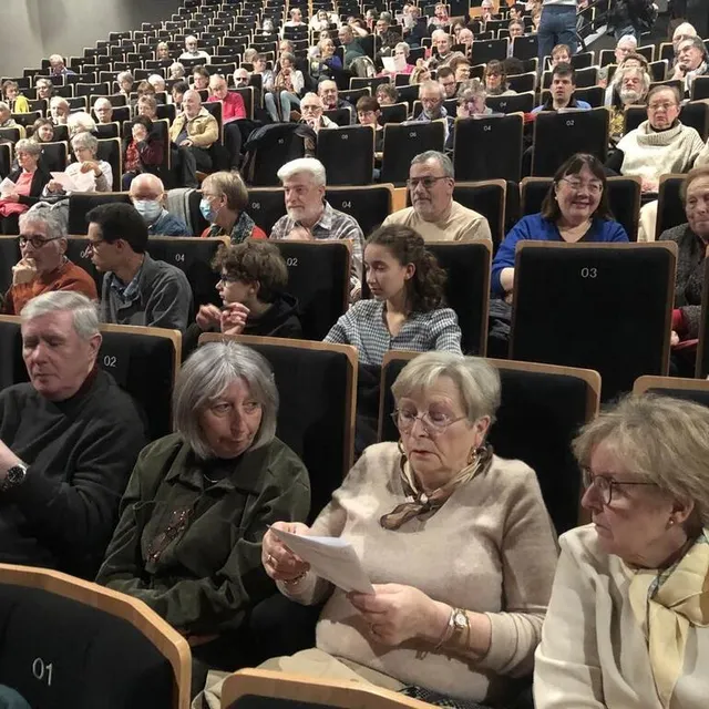 photo 237 personnes ont assisté au concert de the curious bards, composé de cinq talentueux musiciens et de la présence visuelle et scénique de la mezzo-soprano ilektra platiopoulou.  ©  ouest-france