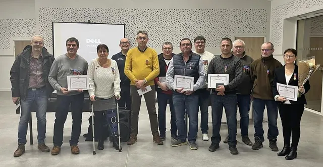 photo  la promotion 2024 des médaillés du travail de la fonderie grandry technicast, réunis mercredi 24 janvier 2024, à solesmes, autour de leur directeur, franck chomel (quatrième en partant de la gauche).  &copy;  ouest-france 