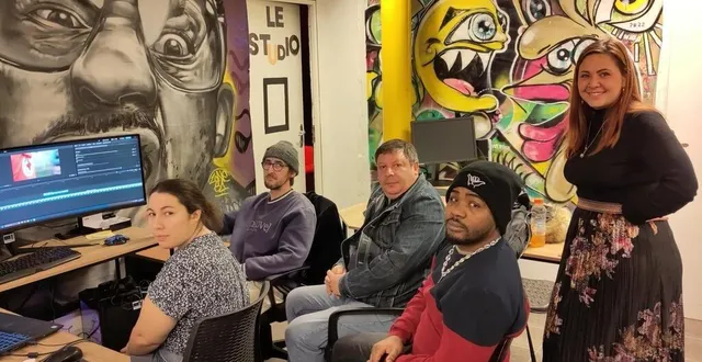 photo  de gauche à droite : marie amélie, participante ; adrien lurçon, animateur, réalisateur et monteur du projet ; josé-carlos et fakri, participants ; ainsi que manon cador, coach 100 % inclusion à la mission locale.  &copy;  ouest-france 