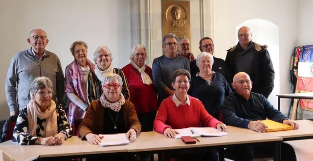 photo  le bureau de l’association activités loisirs séniors de précigné réuni le 29 janvier 2024 autour de lucette théberge, la présidente.  &copy;  ouest-france 