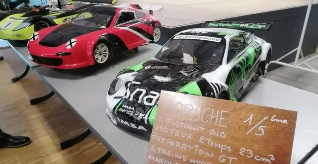 photo  une nouvelle association, modélisme auto club 72, vient de se créer dans la commune. avant d’avoir leur propre infrastructure, ce dimanche, une piste éphémère était montée dans la salle des fêtes afin de faire découvrir les bolides de taille 1/5e.  &copy;  ouest-france 