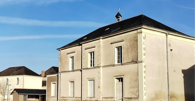 photo  les traces d’humidité ont envahi le sous-sol de la mairie déléguée de soucelles.  &copy;  co 