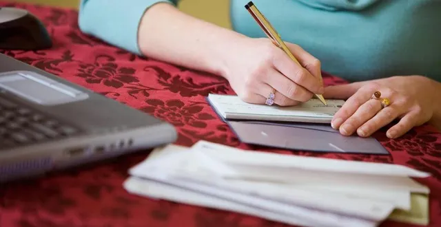 photo  désormais le nouveau chéquier d’inès ne mentionne plus aucun titre de civilité.  &copy;  fotolia (photo d’illustration) 