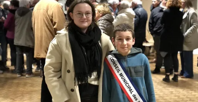 photo  le public a pu applaudir manon leroux, médaille d’or au concours du meilleur apprenti fleuriste de france et jeune de l’année au concours on se bouge dans l’orne, et pierre bissonnet-ochin, maire du conseil des jeunes élu en octobre.  &copy;  ouest-france 