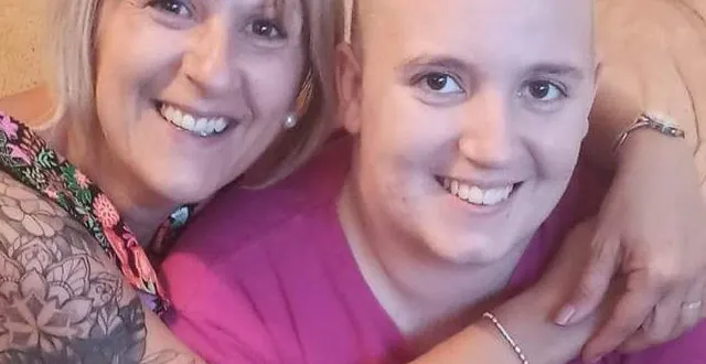 photo  marine, ici avec sa maman angélique, aura lutté courageusement jusqu’au bout contre la maladie.  &copy;  famille pineau 