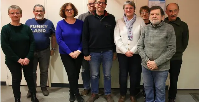 photo  isabelle renée, coordinatrice, (4e à droite), accompagnée des membres du comité.  &copy;  ouest-france 