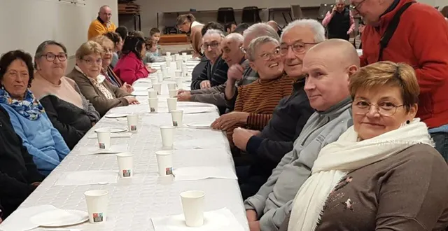 photo  les forces vives saluées par le maire, pascal champclou.  &copy;  le maine libre 