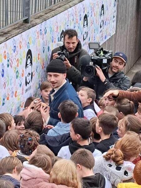 photo Sous les caméras de TF1, Pierre a répondu aux questions des enfants avec sincérité Ouest-France 