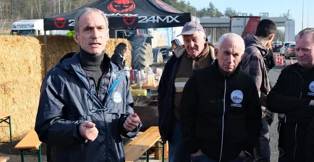 photo  thierry roquefeuil, président de la fédération nationale des producteurs de lait (fnpl), a rendu visite aux agriculteurs de la sarthe au péage de connerré, ce mercredi 31 janvier 2024.  &copy;  ouest-france 