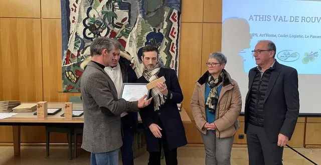 photo  l’entreprise corlet basée à athis-val-de-rouvre a été récompensée pour avoir rempli un éco-défi en mettant en place de l’éco-pâturage.  &copy;  ouest-france 