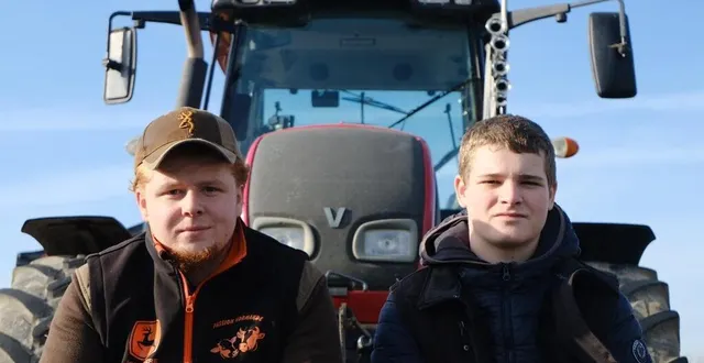 photo  gabin (à gauche), et mahé (à droite), deux apprentis agriculteurs, étaient présents au blocage de connerré (sarthe), ce mercredi 31 janvier 2024.  &copy;  ouest-france 