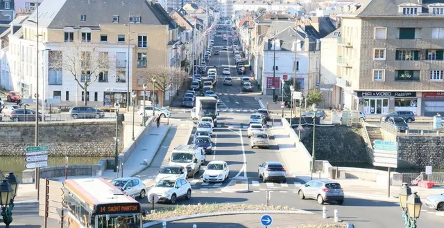 photo  c'est dans la rue voltaire que va se terminer le programme de travaux dans le secteur cordelet-chasse royale.  &copy;  ouest-france. 