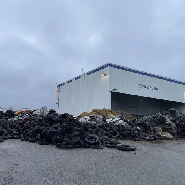 photo les quais de livraison sont bloqués.  ©  ouest-france