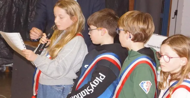 photo  david chollet, maire, a présenté ses vœux à la salle des fêtes. les élus du conseil municipal des enfants ont présenté leurs actions à travers un petit film fait maison.  &copy;  ouest-france 