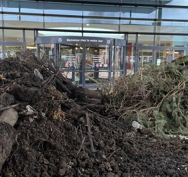 photo il est difficile d’imaginer que le supermarché puisse ouvrir, ce matin…  ©  ouest-france