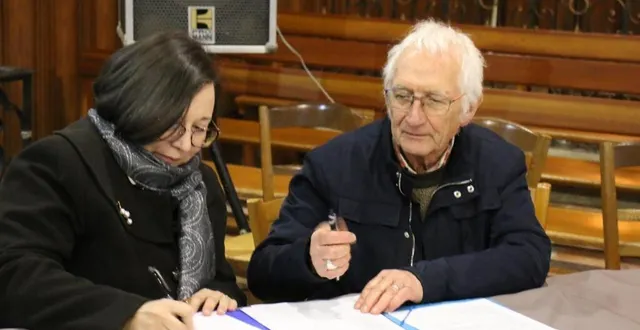 photo  fabienne ménager et jean-claude pelloile, à la signature de la convention  &copy;  le maine libre 