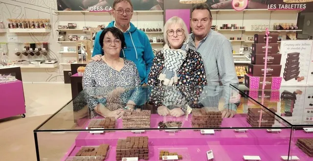 photo  karine et nicolas dubois, à droite, ont remplacé franck et lydie chancerel, à gauche.  &copy;  ouest-france 